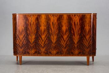 SIDEBOARD, 1900-talets mitt.
