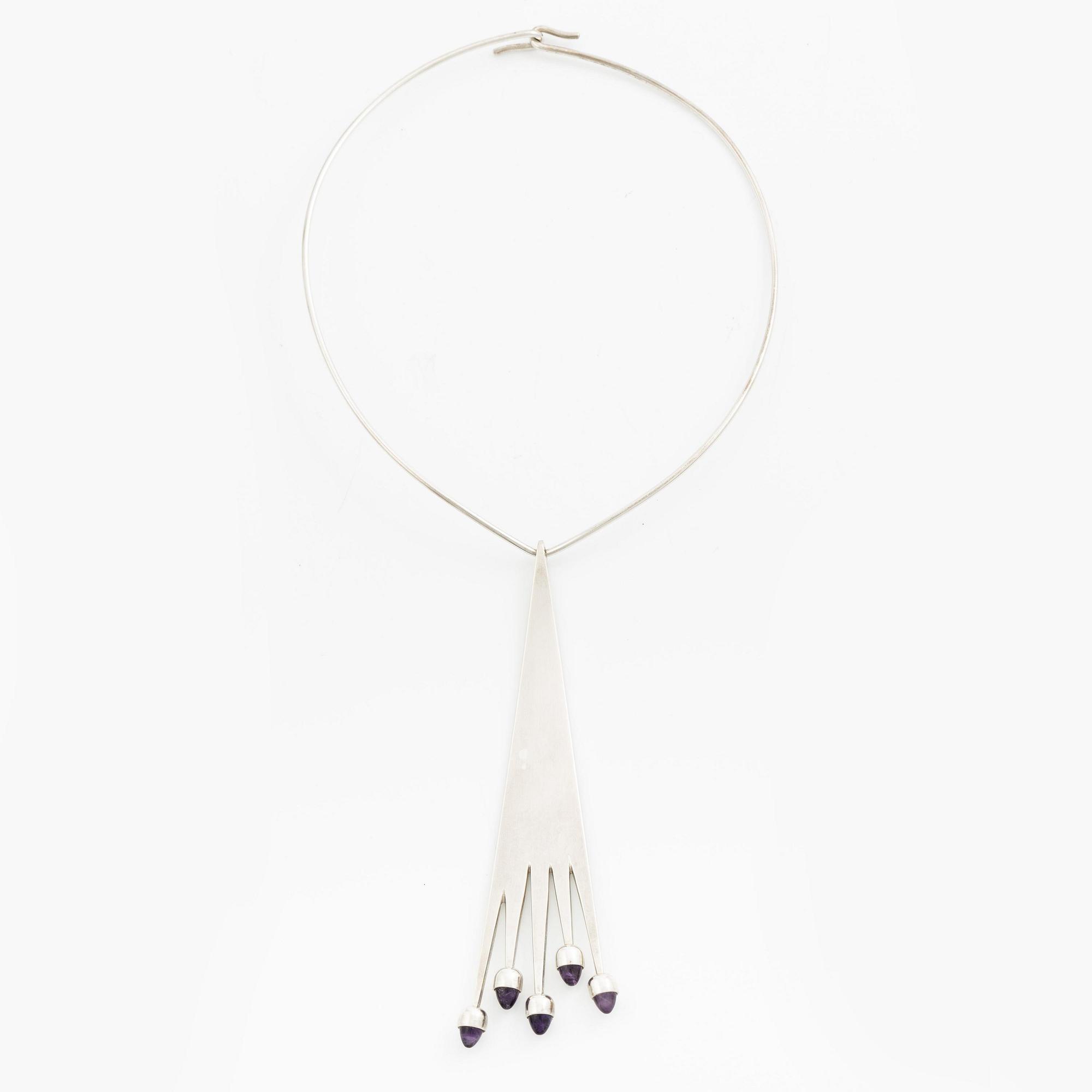 Anni & Bent Knudsen, collier, silver med cabochonslipade ametister, Danmark ca 1960-tal.