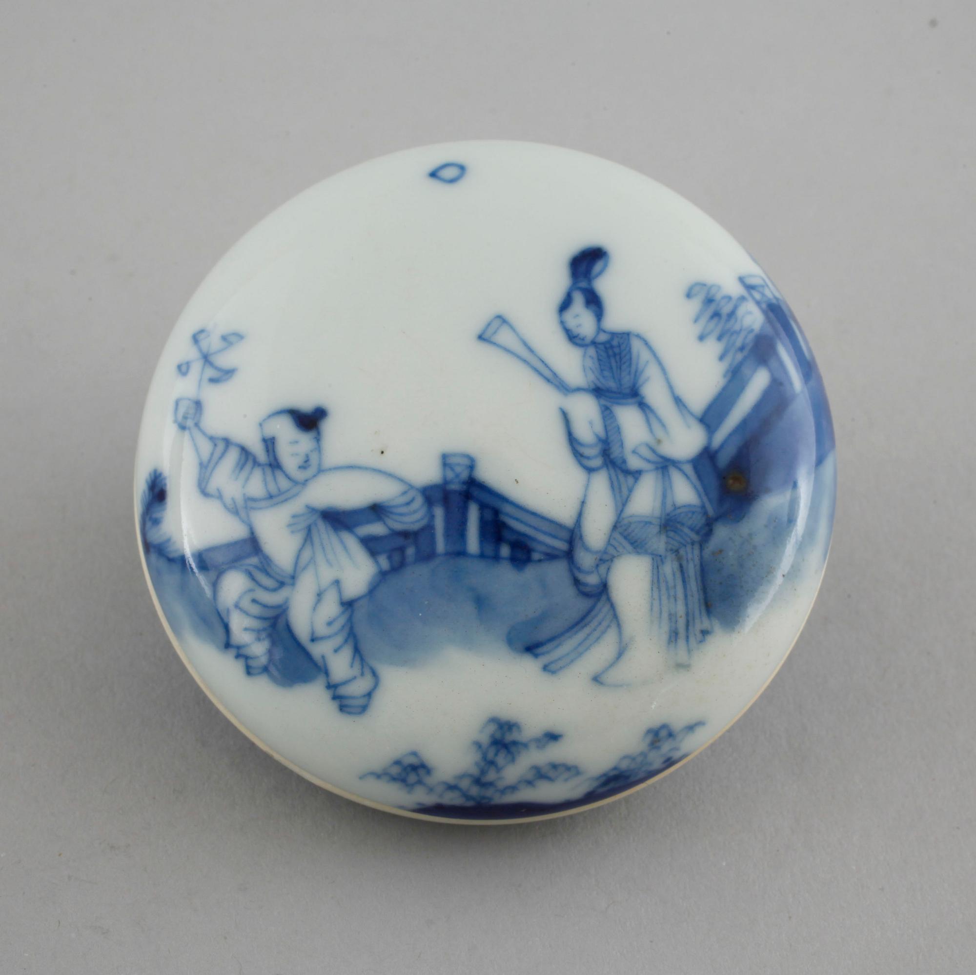 A soup plate, three dishes and a small box, China, 18th and 19th century.