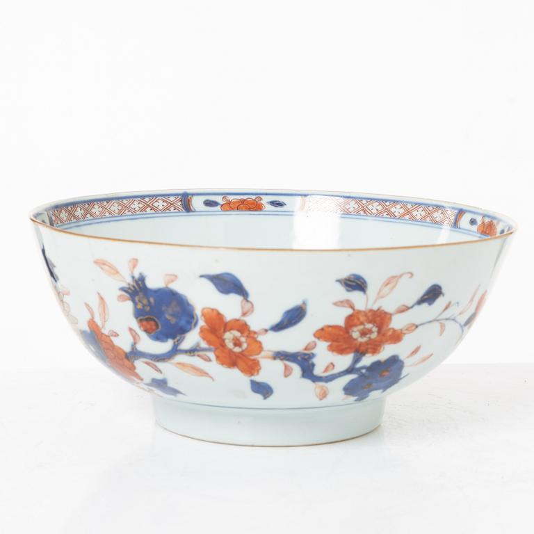 A porcelain bowl, China, Qing dynasty, Qianlong, 1736-95.