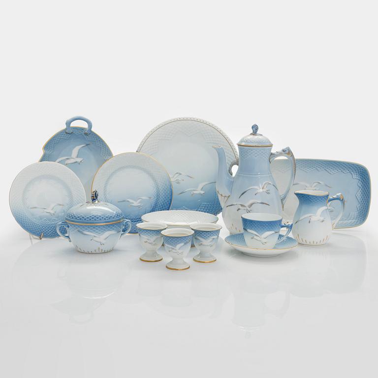 Kahviastiasto, 47 osaa, "Måsen", posliini, Bing & Grøndahl, Tanska.