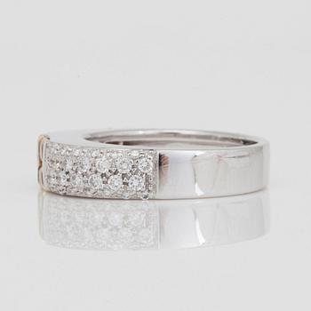 RING med prinsesslipade gula safirer och briljantslipade diamanter totalt ca 0.69ct.