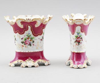 VASER, 1 par, porslin, 1800-talets andra hälft.