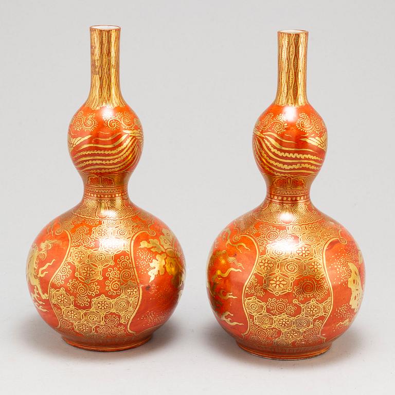 A pair of Japanese vases, early 20th Century.