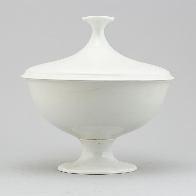 A Berlin tureen with cover, 19th century.
