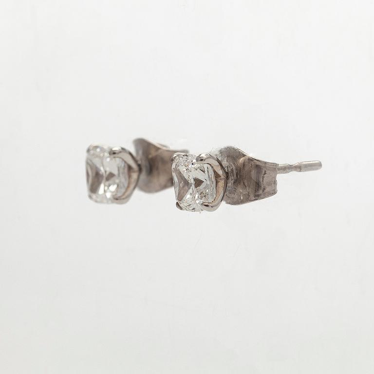 Korvakorut, briljanttihiotut timantit yhteensä 1,48 ct, 14K valkokultaa.