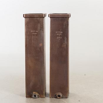 FÖRVARINGSKÄRL HÖGANÄS, 2 st, saltglaserat stengods, 1900-talets första del.