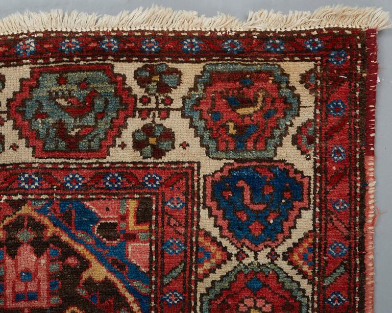 A RUG, an old Bachtiari, ca 213,5 x 142-147,5 cm.