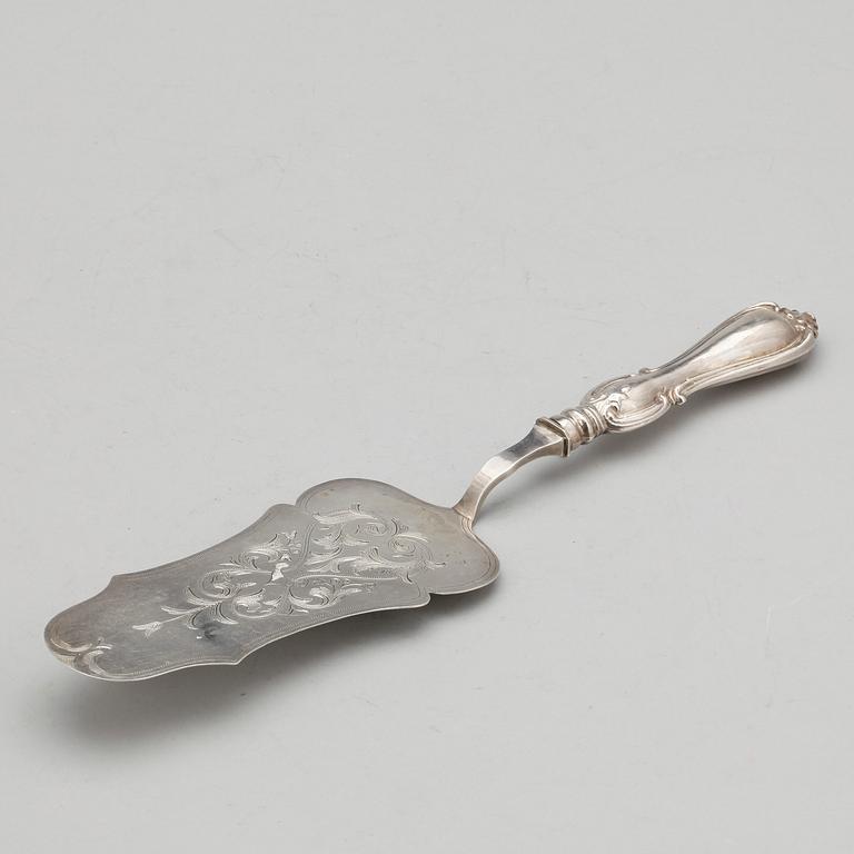 TÅRTSPADE, silver, nyrokoko, Johan Theodor Hagman Uppsala 1880. Vikt ca 125 gram.