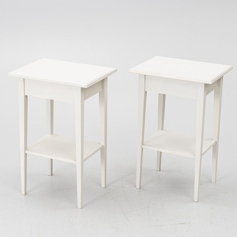 Sängbord, ett par, gustaviansk stil, 1900-talets andra hälft.