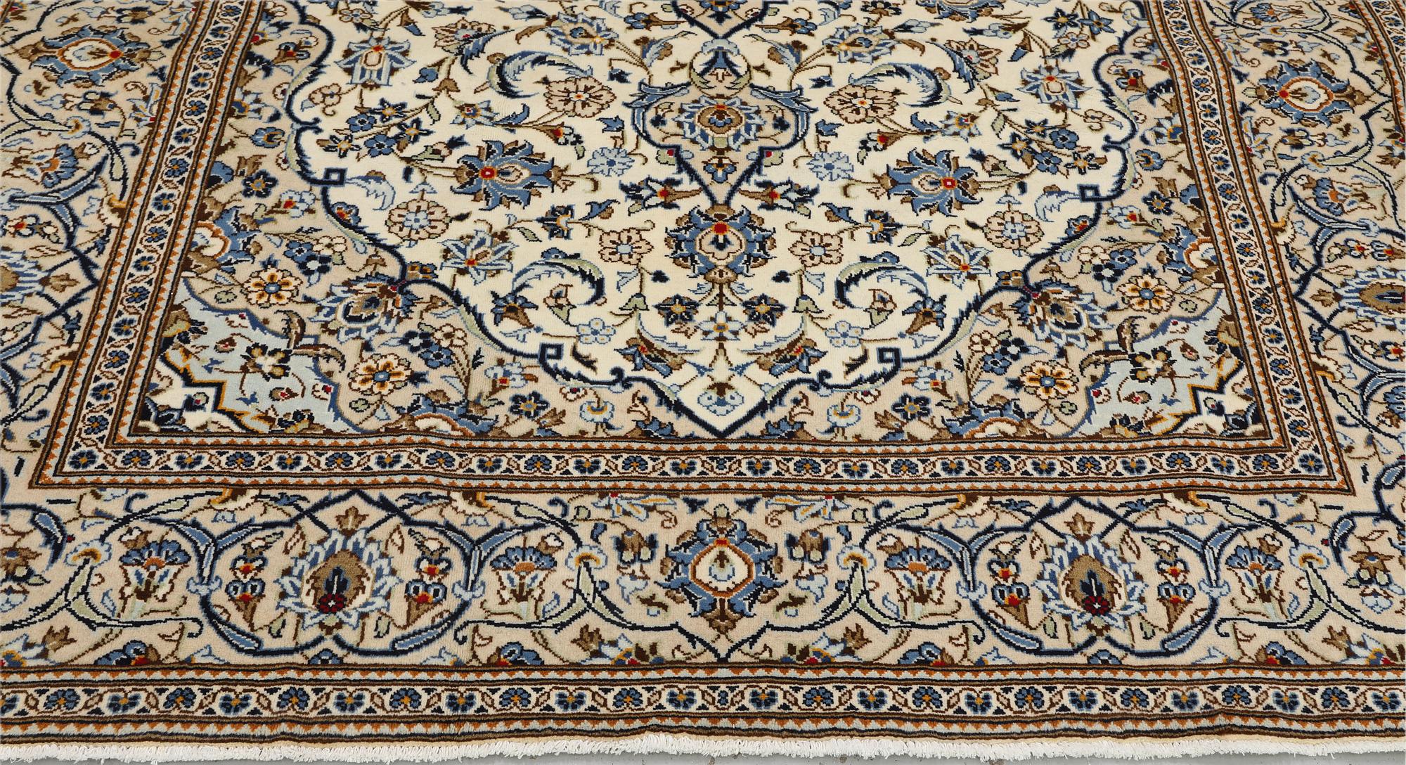 A Keshan carpet, 298 x 200 cm.