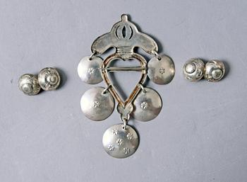DRÄKTSMYCKEN, silver, brosch och manschettknappar.