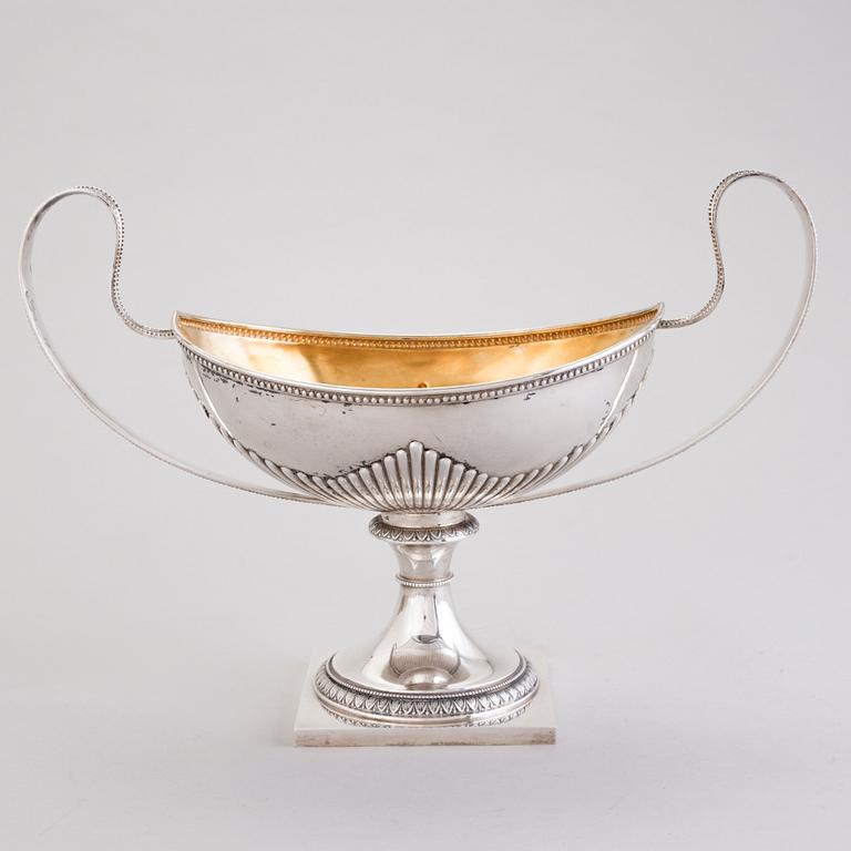 SKÅL PÅ FOT, silver, sengustaviansk stil, Finlands Guldsmeds ab, Åbo 1903.