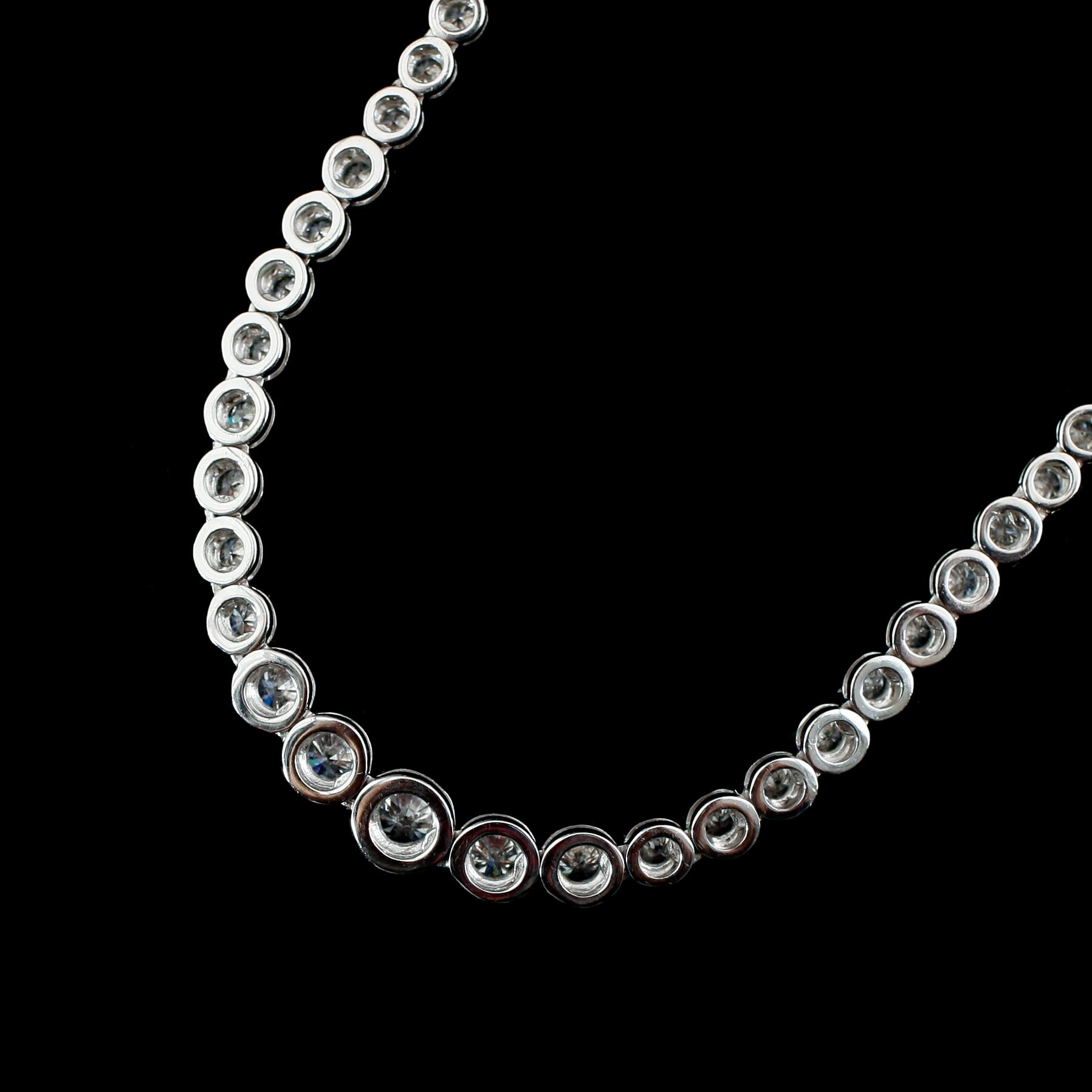 COLLIER, 18 k vitguld, briljantslipade diamanter totalt 3.00 ct.