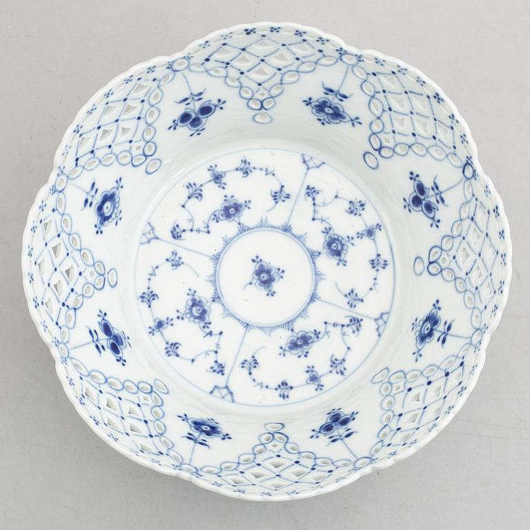 A 'Musselmalet' porcelain bowl, Denmark, 1968.