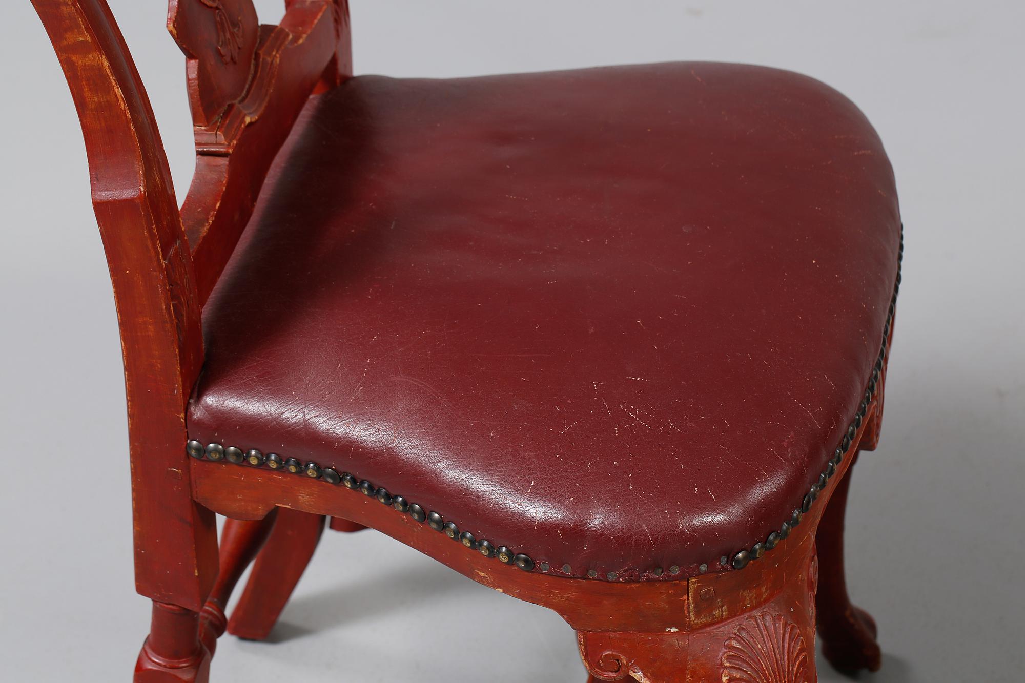 STOLAR, ett par, senbarockstil. 1800-tal.