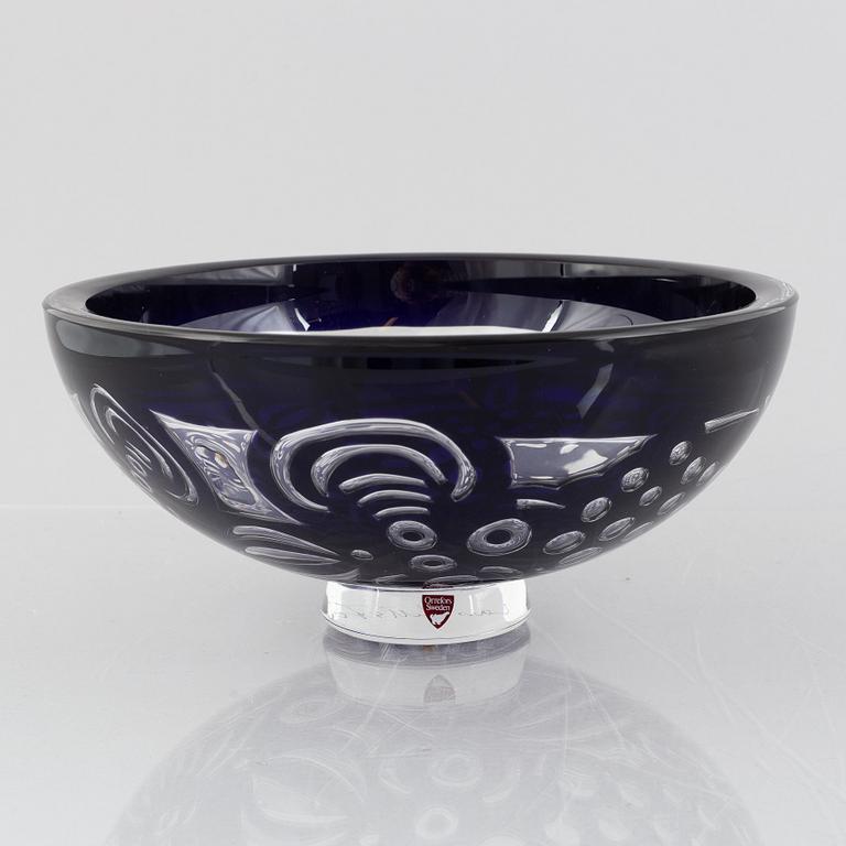 Lars Hellsten, an 'ariel' glass bowl, Orrefors Gallery 1988.