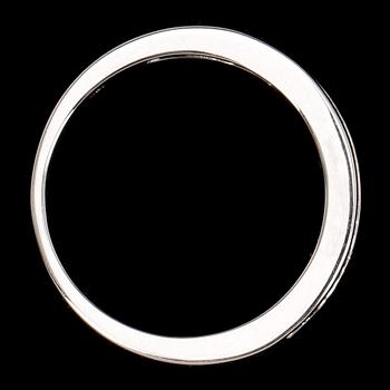 RING, halvallians, 18k vitguld med 10 prinsesslipade diamanter tot ca 1 ct. Vikt ca 3,3 gram.