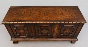 SIDEBOARD, sannolikt Axel Einar Hjorth, betsad björk, AB Svenska Möbelfabrikerna, Bodafors, 1920/30-tal.