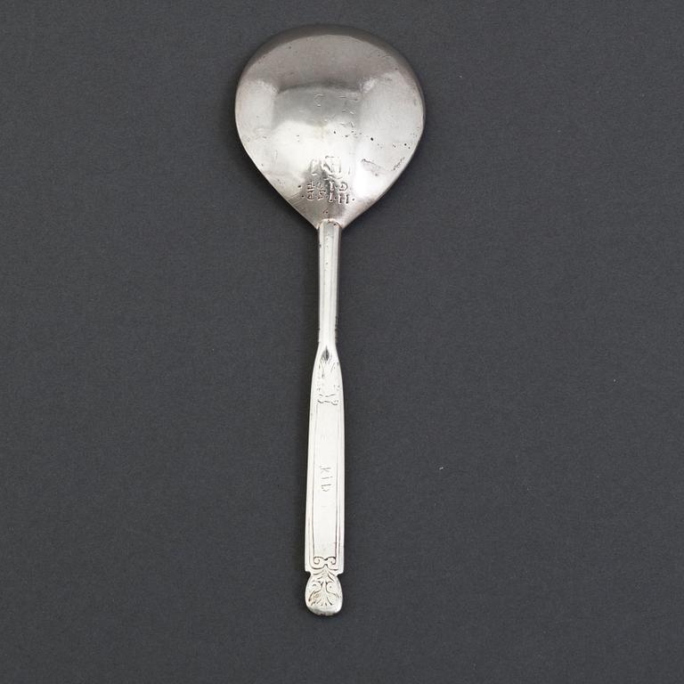 A Norwegian 17th century silver spoon, unmarked.