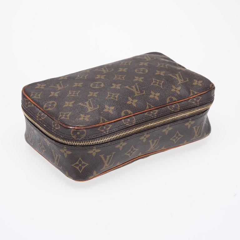 NECESSÄR, Louis Vuitton.