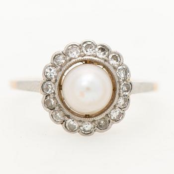 A RING, cultured pearl, old cut diamonds, 18K gold. Helsinki 1937.