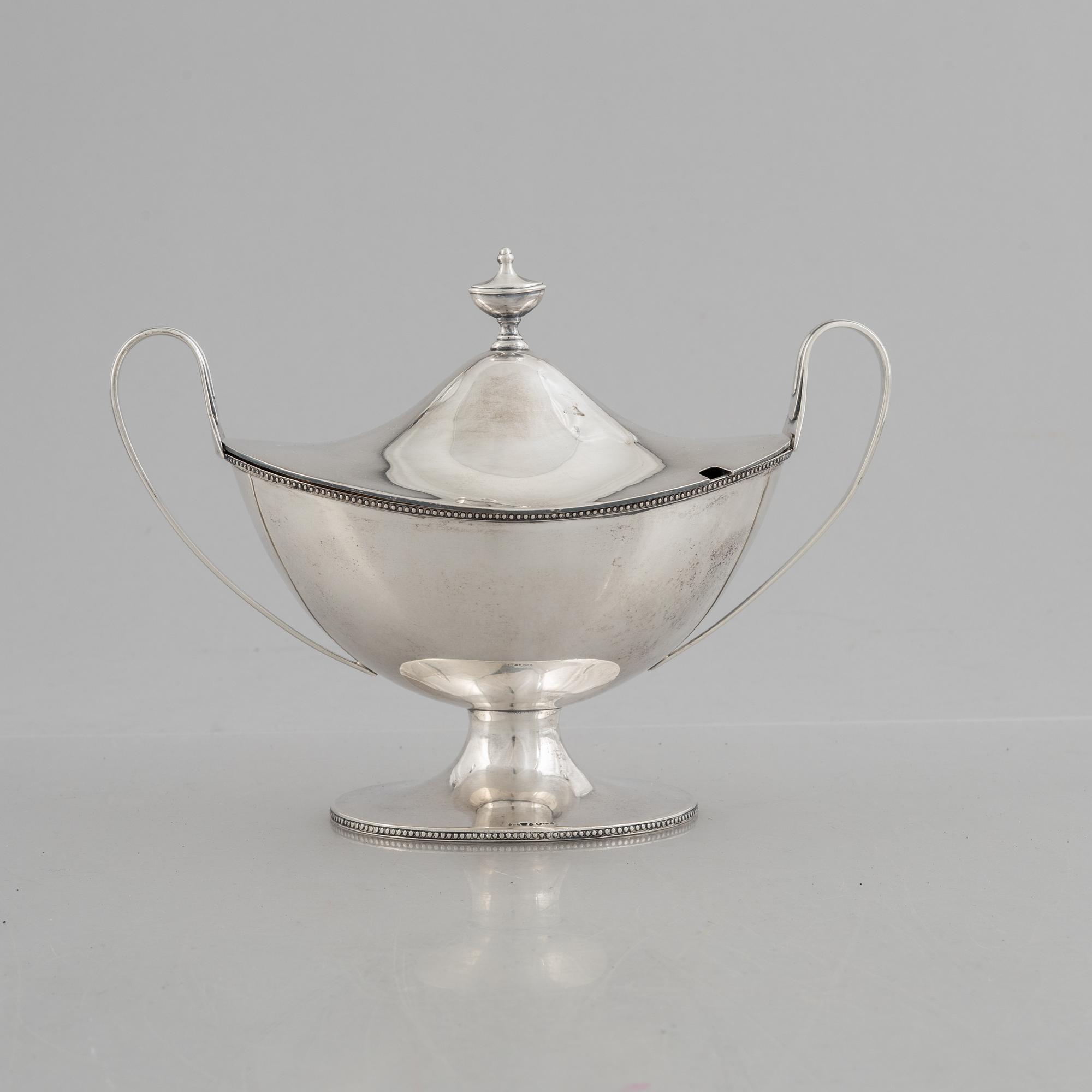 A Swedish Empire style silver sugar bowl, mark of GAB, Stockholm 1919.