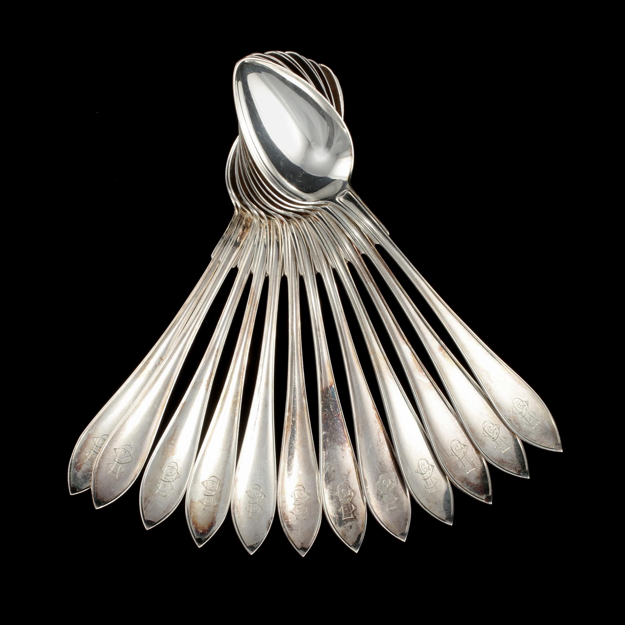 BORDSSKEDAR, 12 st, silver, C. G. Hallberg, Stockholm 1930. Vikt 470 g.