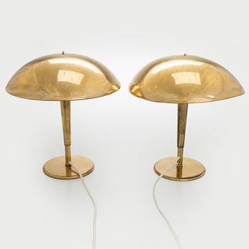 Paavo Tynell, pöytävalaisinpari, malli 5061, Idman 1900-luvun puoliväli.