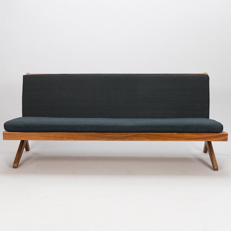 OLAVI HÄNNINEN, A 3-piece 1960s 'Bumerang' sofa suite for HMN Huonekalu Mikko Nupponen, Lahti, Finland.