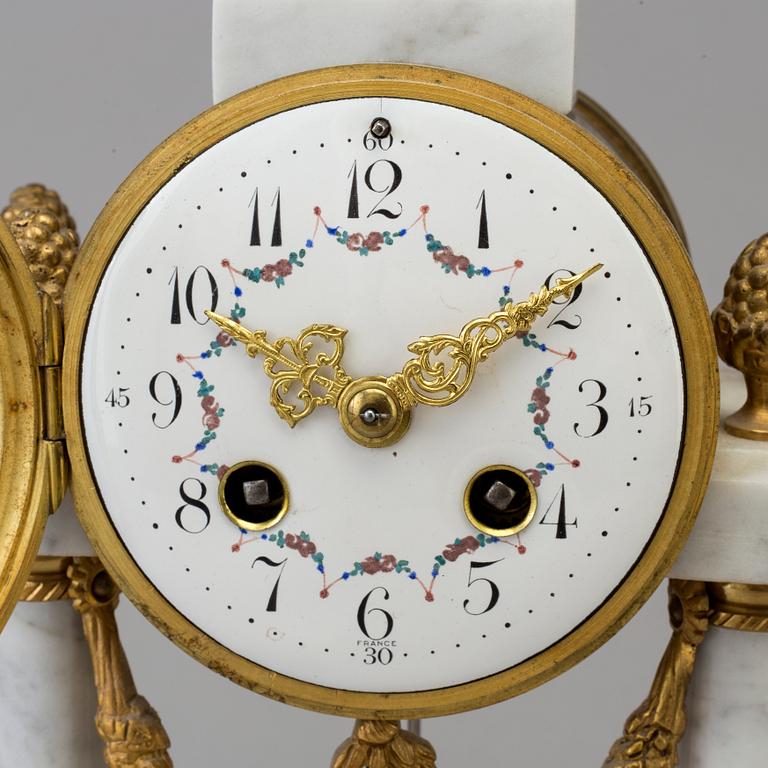 MANTLE PIECE, three parts, Louis XVI-style, France, 20th century.