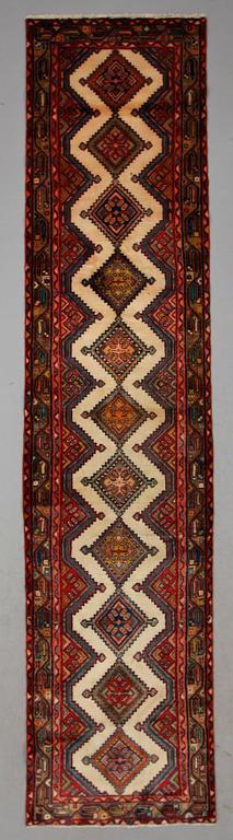 MATTA, Hamadan, ca 370 x 84 cm.