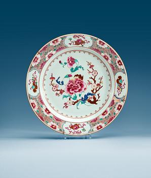A pair of famille rose chargers, Qing dynasty, Qianlong (1736-95).
