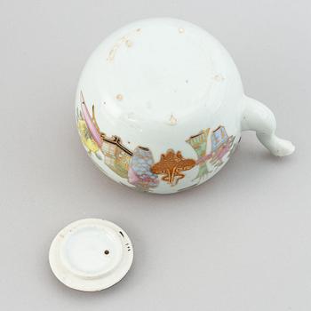 A Chinese tea pot with cover and a jar with cover, China, early 20th Century.