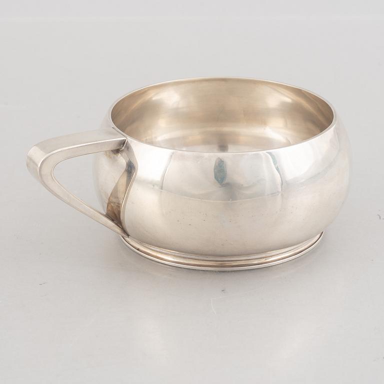 Svend Weihrauch, skål med hänkel, sterlingsilver, Franz Hingelberg, Århus 1937.