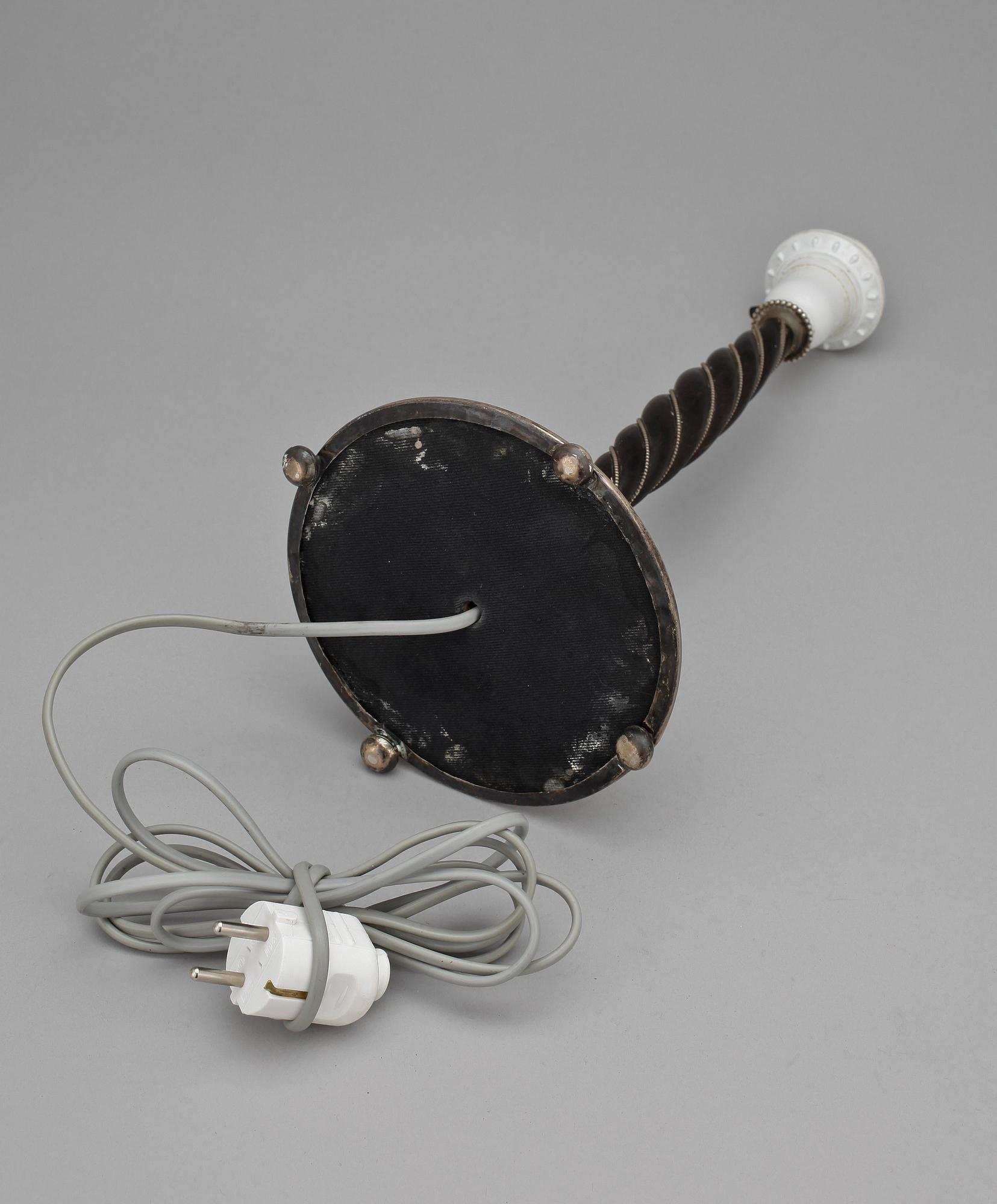 BORDSLAMPA, silver och trä, K. Anderson, Stockholm, trol 1924.