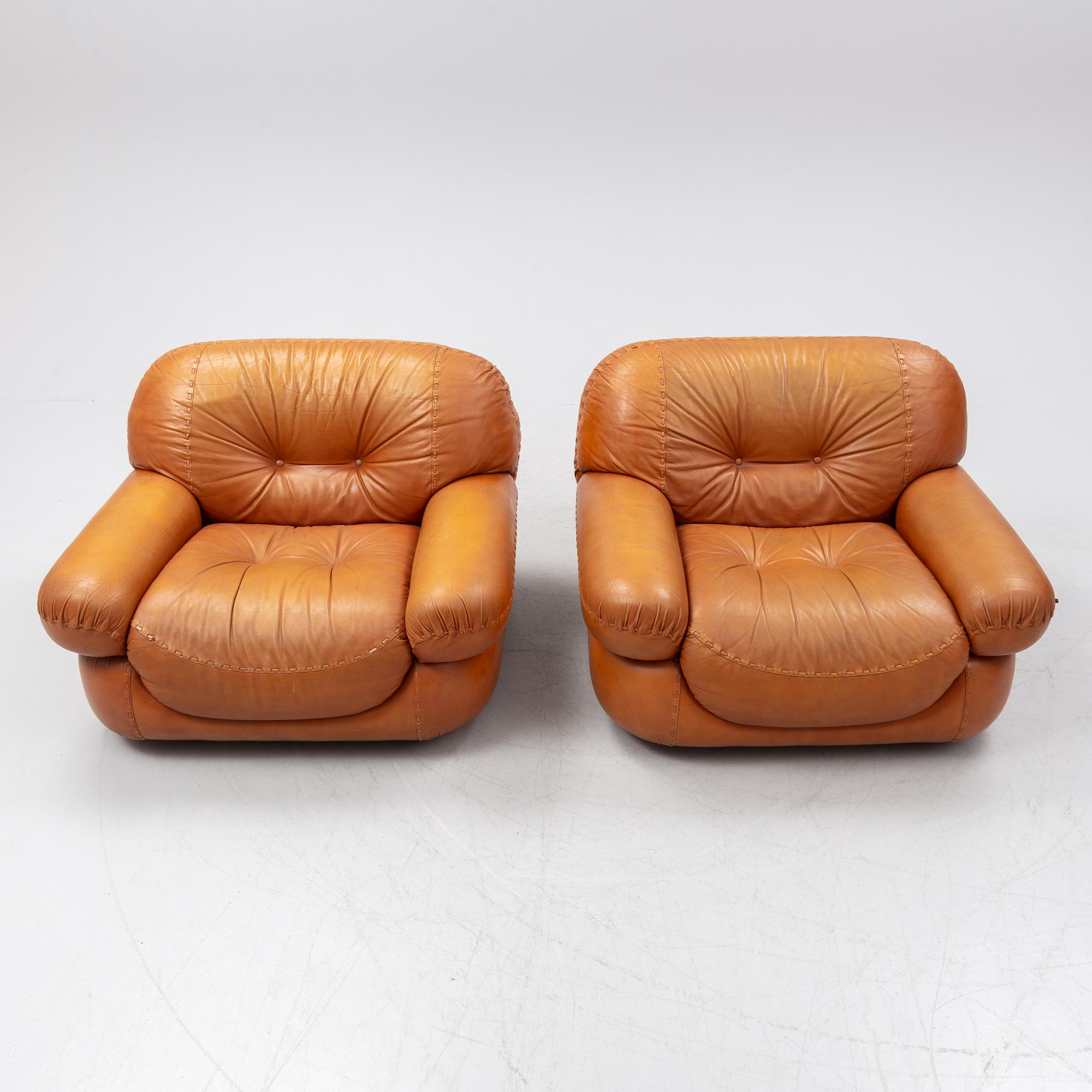 A pair of leather easy chairs, model 'Sapporo', Mobil Girgi, Italy, 1970s.