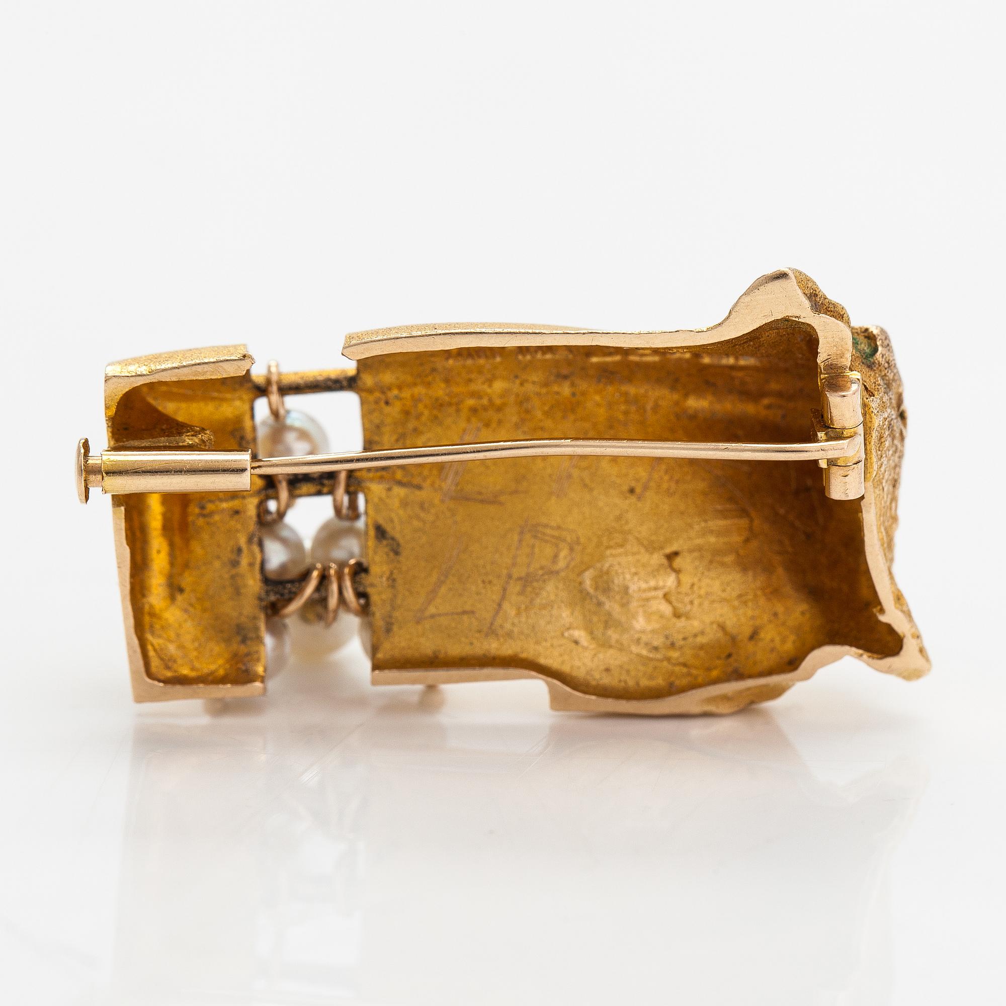 A 14K gold brooch with cultured pearls "White cluster". Lapponia 1969.