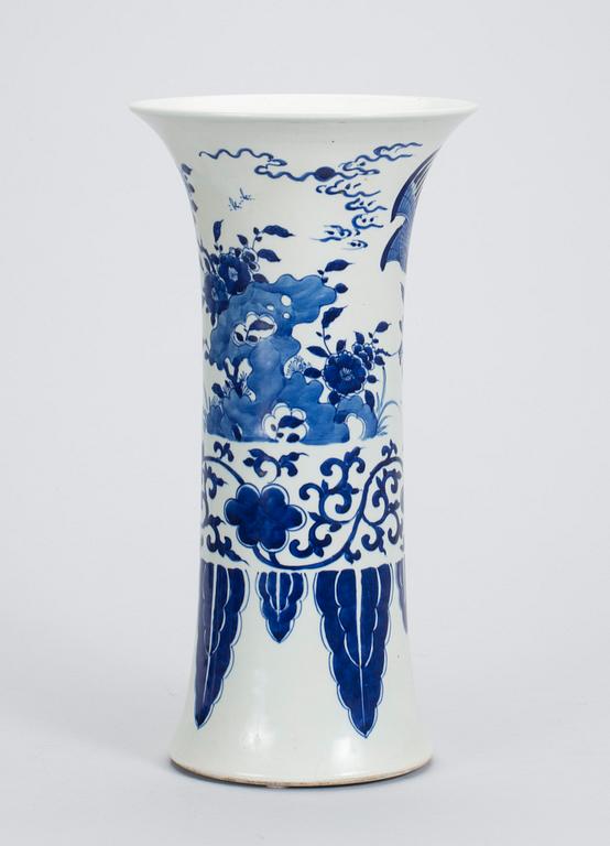 TRUMPETVAS, porslin, Kina, Sen Qing, 1800-tal.