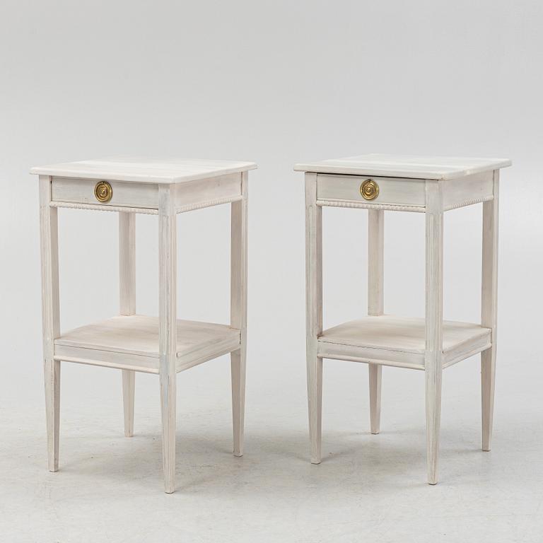 Sängbord, ett par, gustaviansk stil, 1900-talets andra hälft.