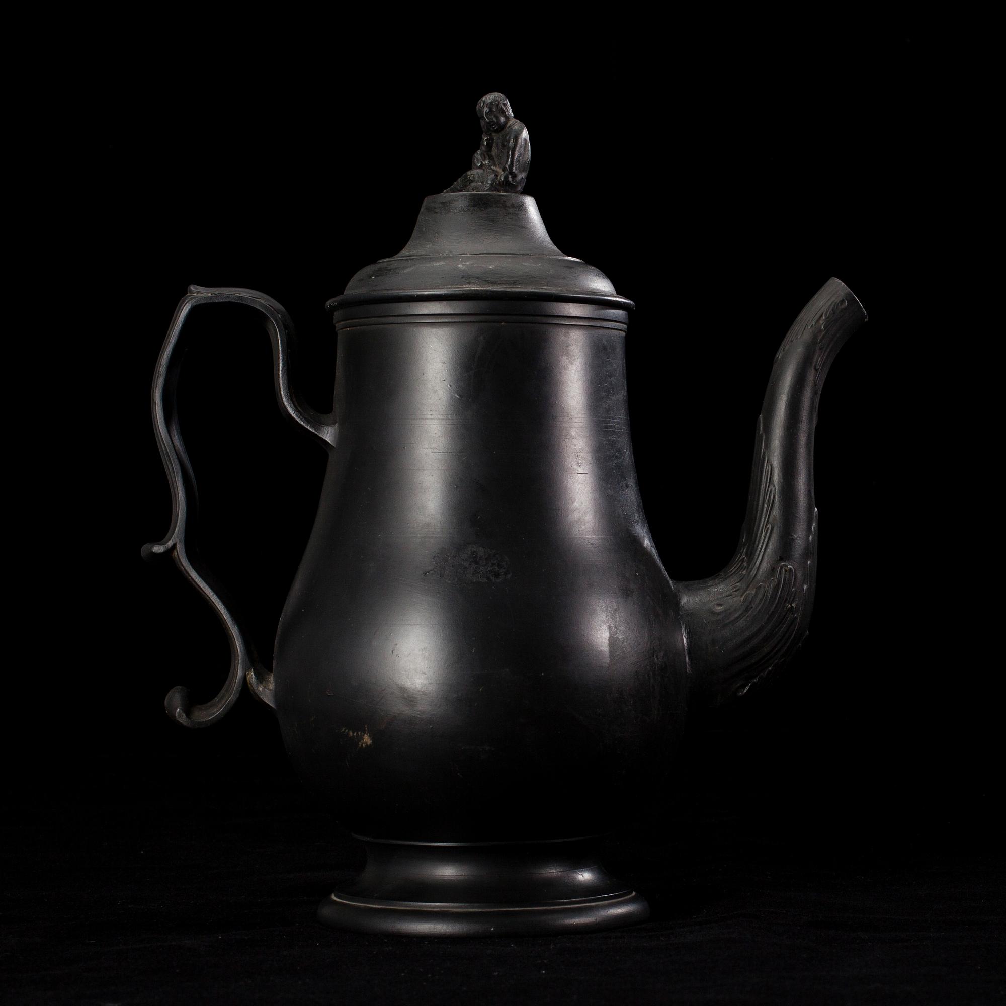 KAFFEKANNA, Black basalt ware, 1800-talets första hälft.