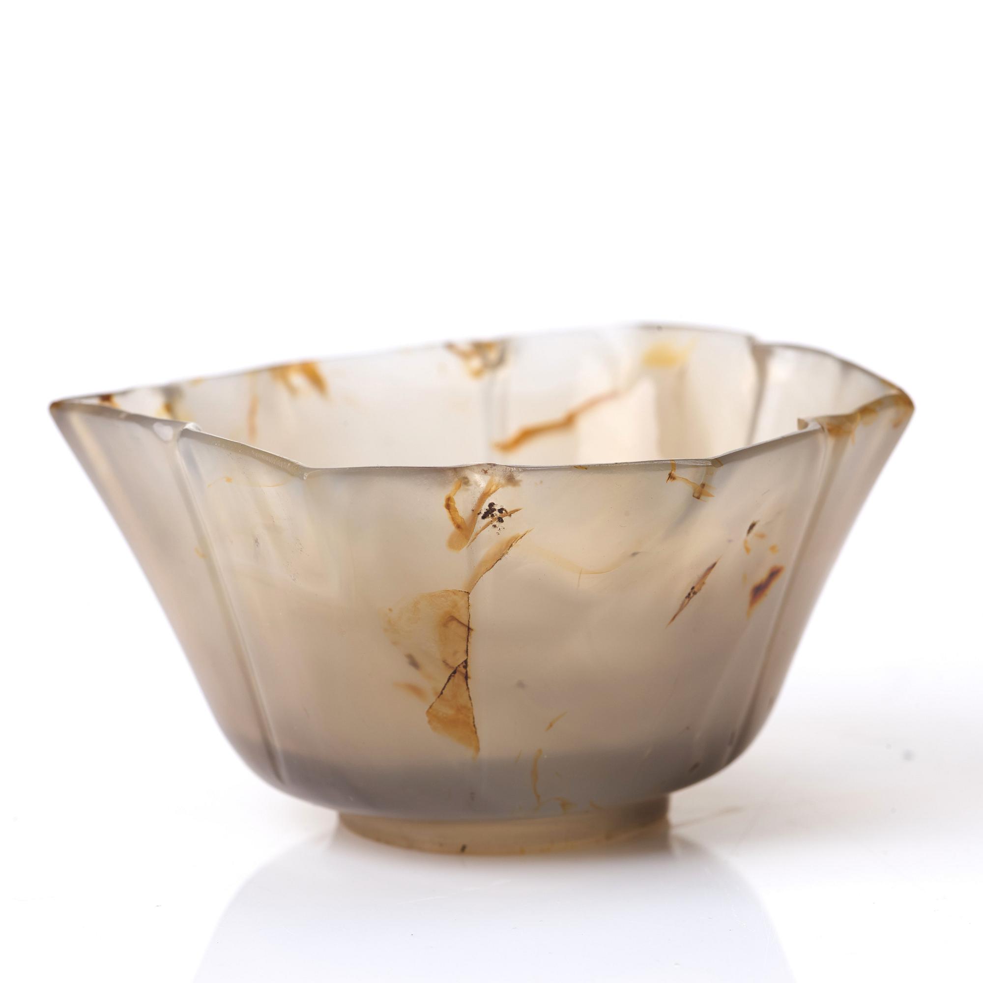 Two agathe cups and a censer with cover, Qing dynasty.