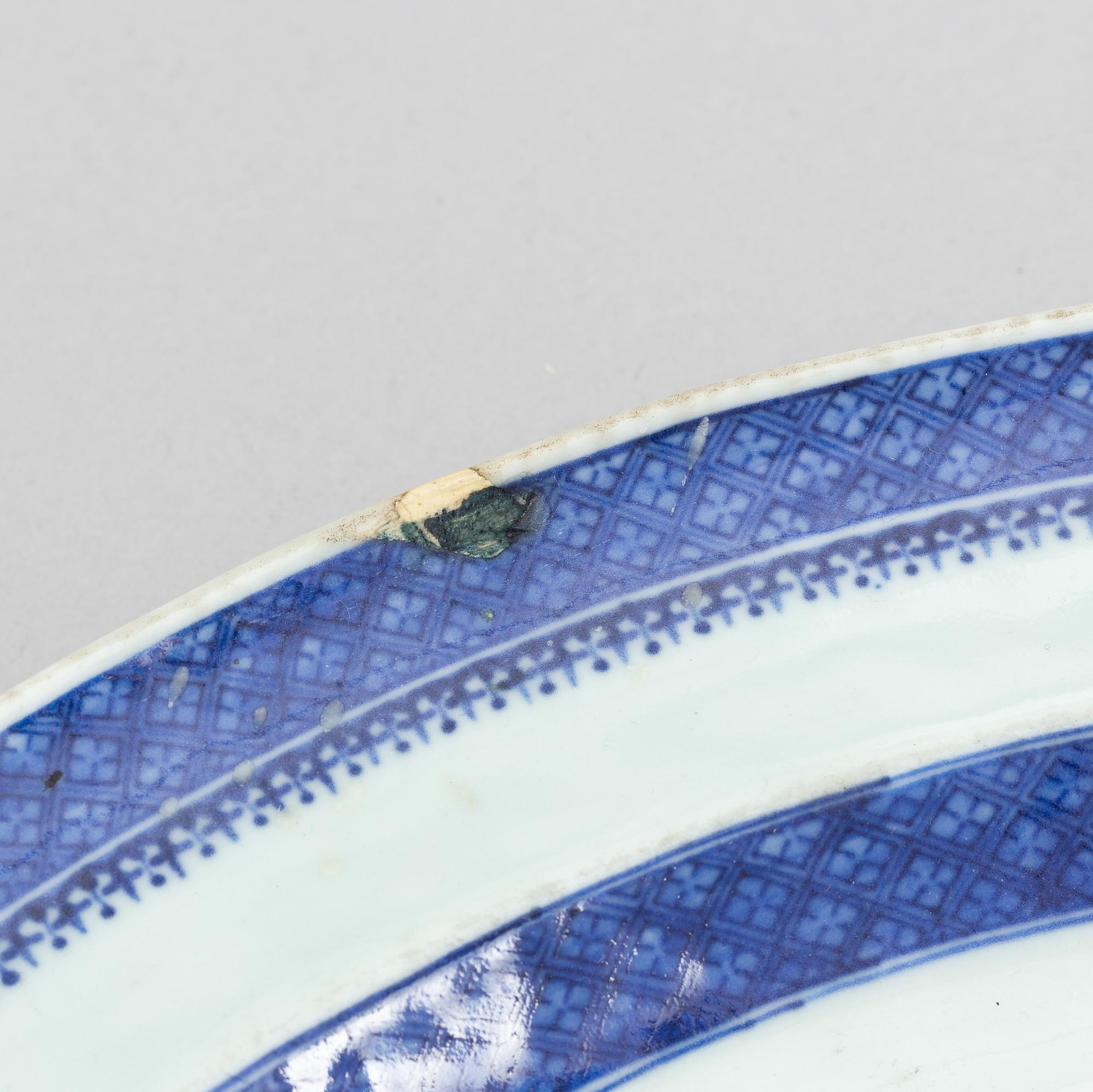 Serveringsfat, porslin, Kina, Qingdynastin, Jiaqing (1796-1820).