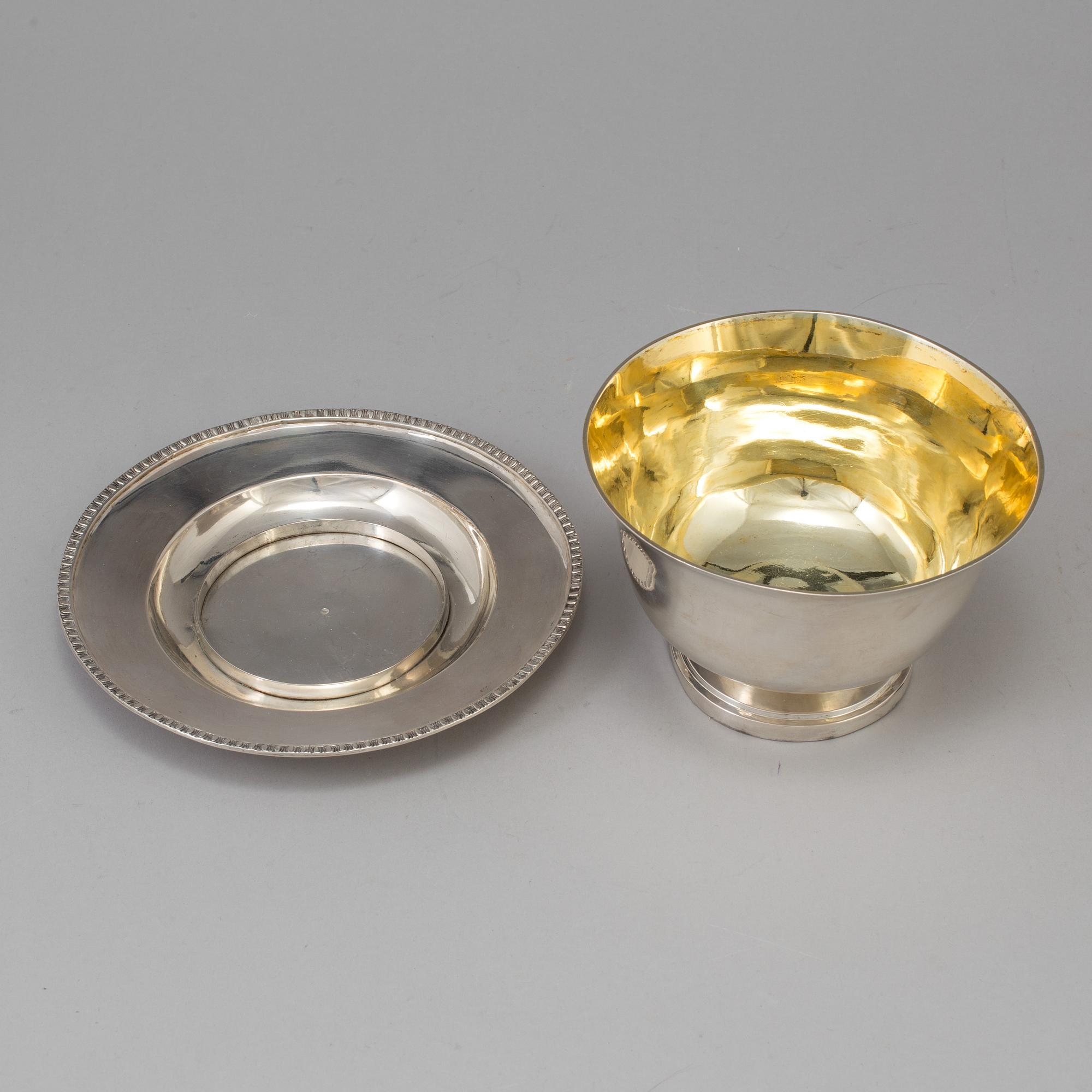 A silver saucepan and a plate, including Adolf Zethelius, Stockholm, 1827.