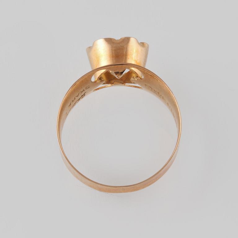 RING, 18K guld med fasettslipad bergkristall,  Atelje Waldemar Jonsson, Skara, 1975. Vikt 3,4 gram.