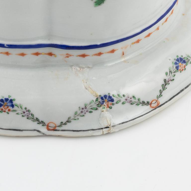 A famille rose tulip vase, Qing dynasty, 18th Century.