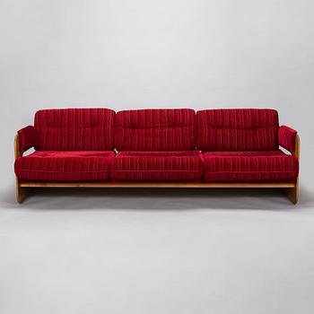 Maija Ruoslahti, a sofa 'Euroform' manufactured by Sopenkorpi. Designed 1967.
