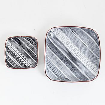 Ingrid Atterberg, two earthenware 'Grafika' dishes, Upsala Ekeby.