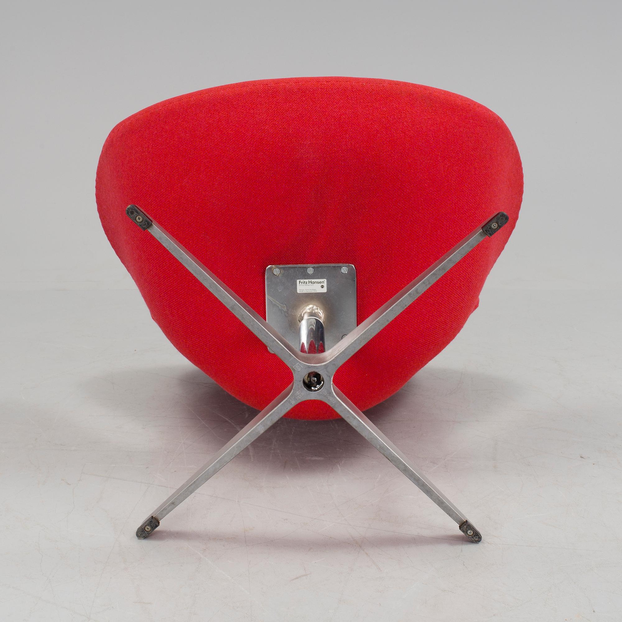 ARNE JACOBSEN, fåtöljer, ett par, "Svanen", Fritz Hansen, 1995.