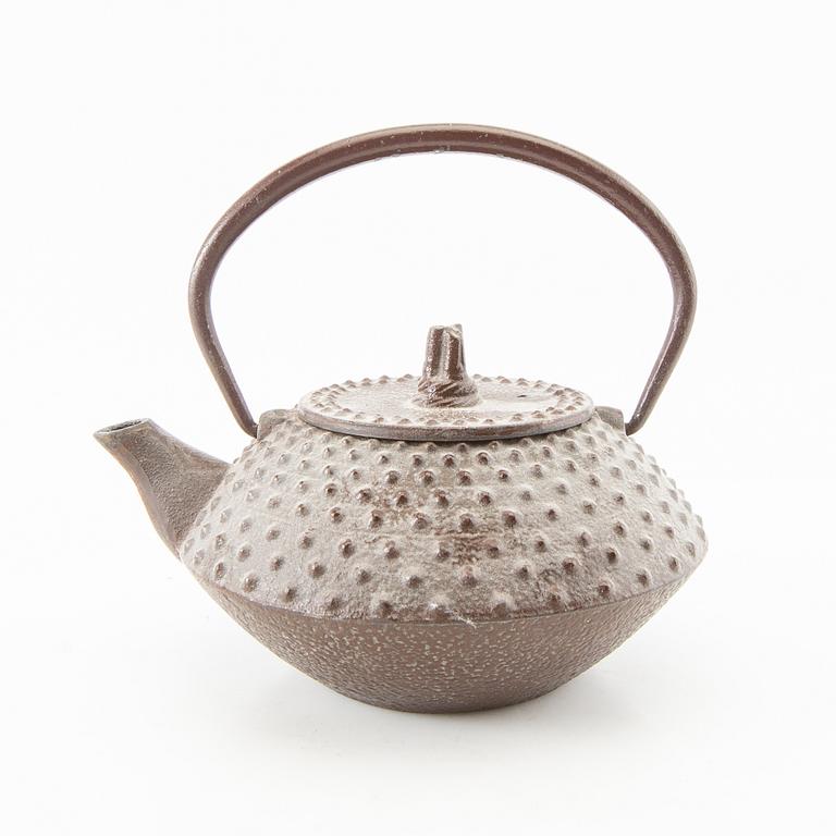 Teapot Japan 20th century iron.